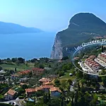 La Quiete 24 View By Gardadomusmea Apartman